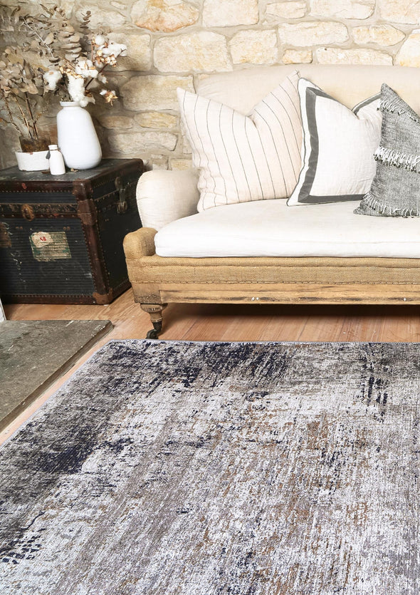 Stylish grey rug with abstract blue and grey pattern. Made from recycled cotton and water-resistant.