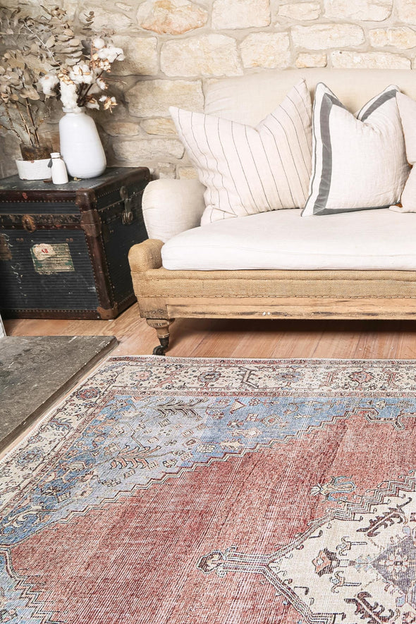 Home Culture Distressed Vintage Belle Rust Blue Wipe Clean Machine Washable Kid&Pet Friendly 270 x 365cm Rug