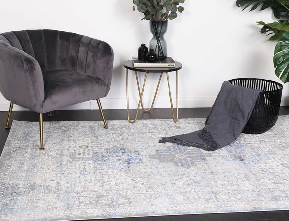 Cosmopolitan Clement Traditional Blue Rug