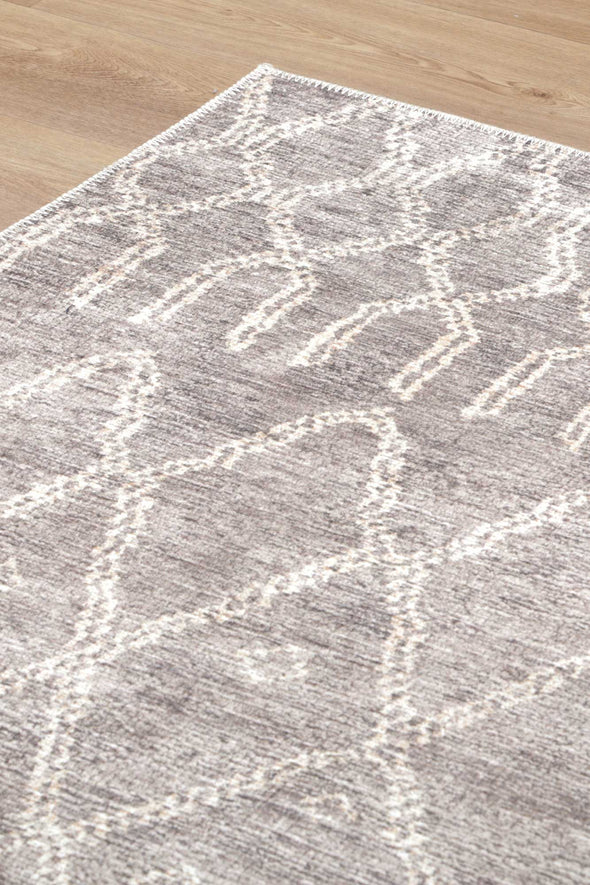 A close-up view of the Nahla Beige Rug's Fur_riendly™ technology, which reduces allergens from pets and dust, making it a great choice for allergy sufferers.