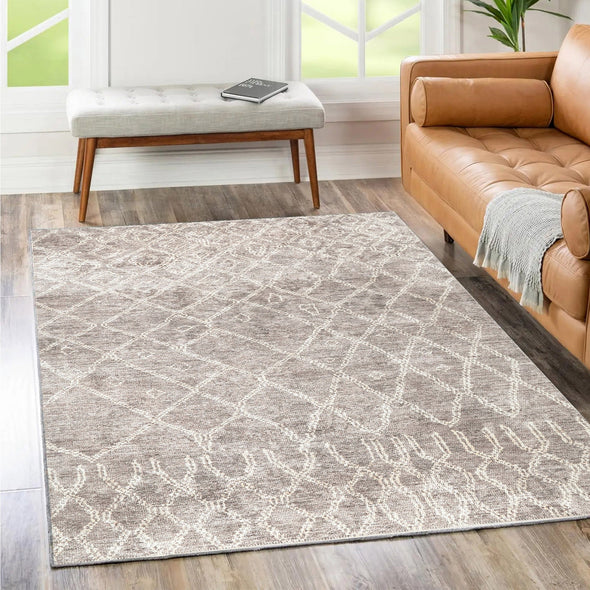 A stain and water-resistant rug with anti-allergen properties and the ability to be machine washed, part of the Vintage Crown collection